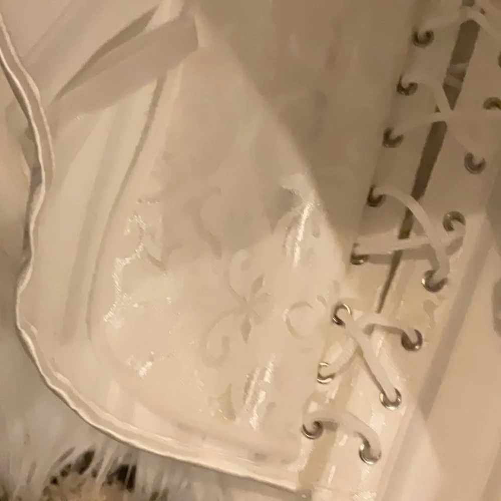 Pure White Brocade Waist Cinching Lace Up Corset - Picture 5 of 5